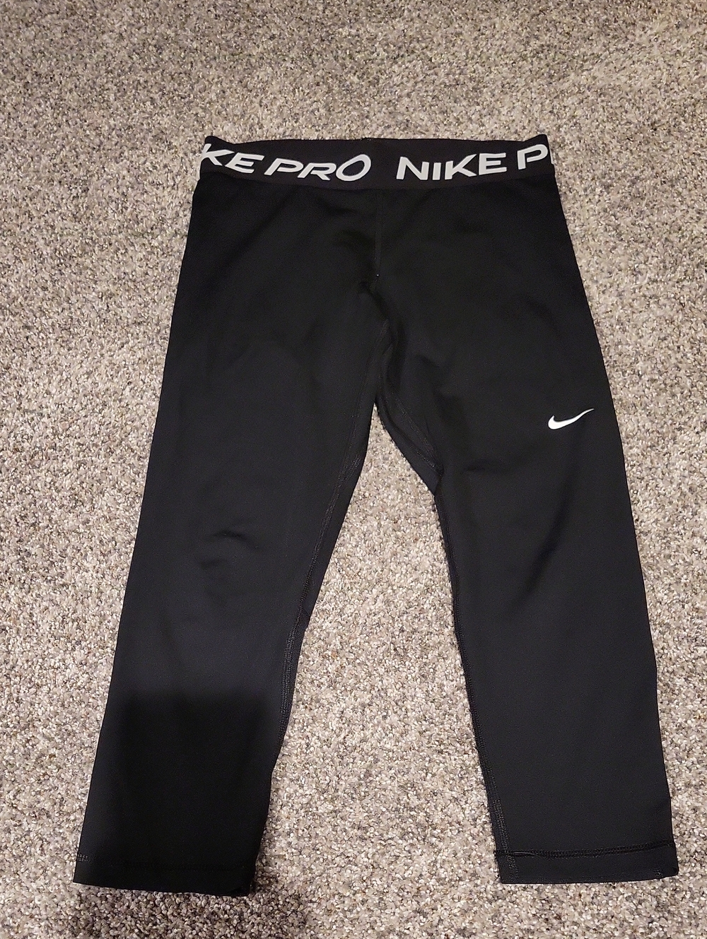 Nike Pro Black Cropped Leggings, Size Medium